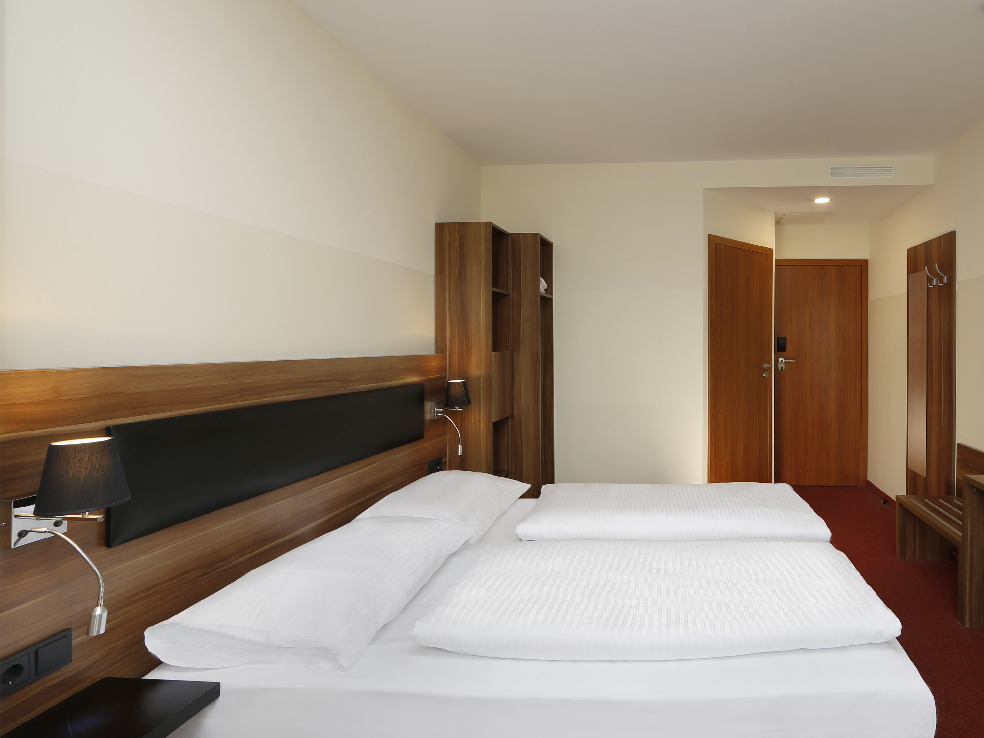 übernachten Flughafen Berlin Tegel Transfer Und Parken www.hotel-bb.com