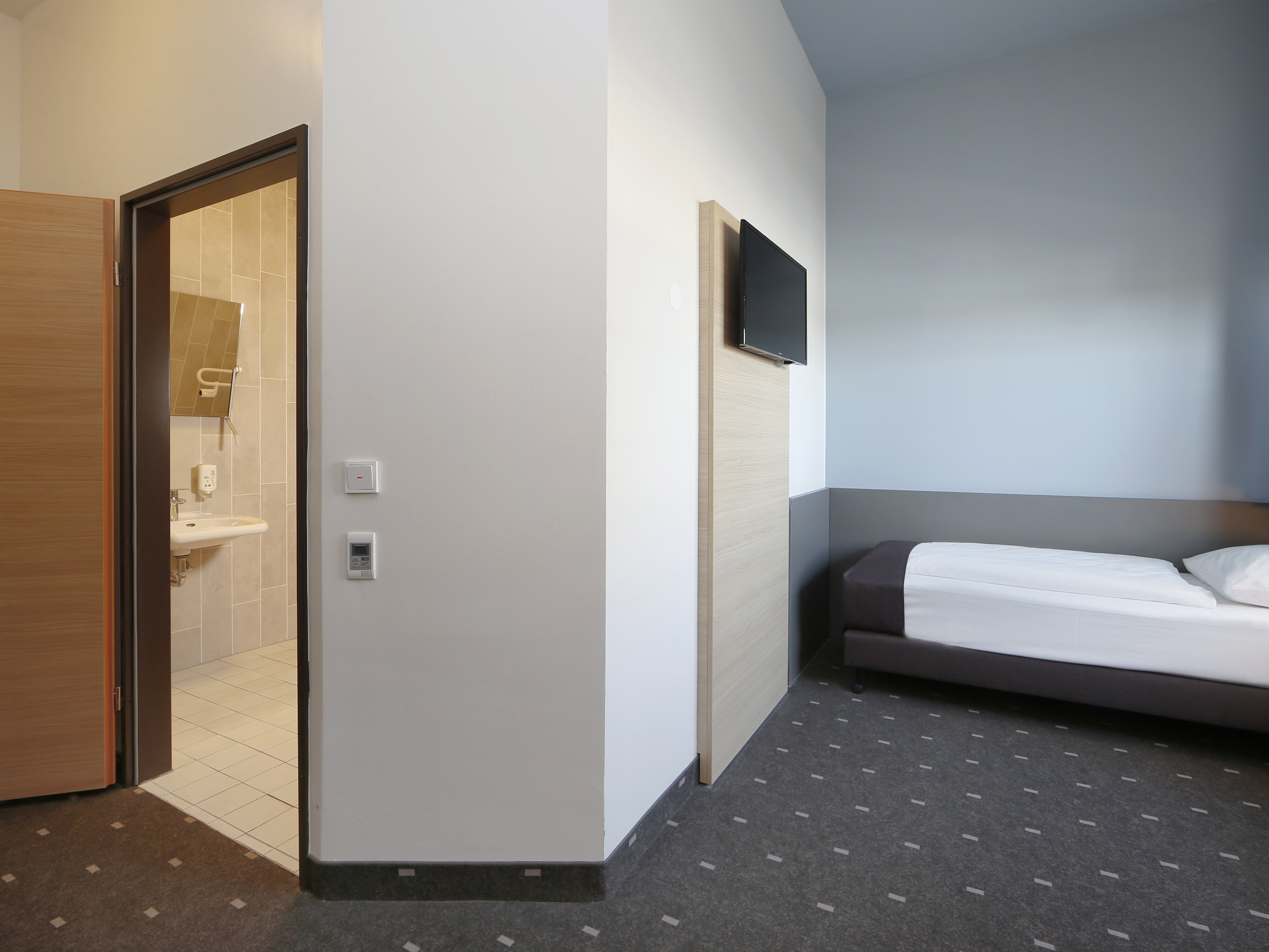 B&b Hotel Berlin-airport Parken www.hotel-bb.com
