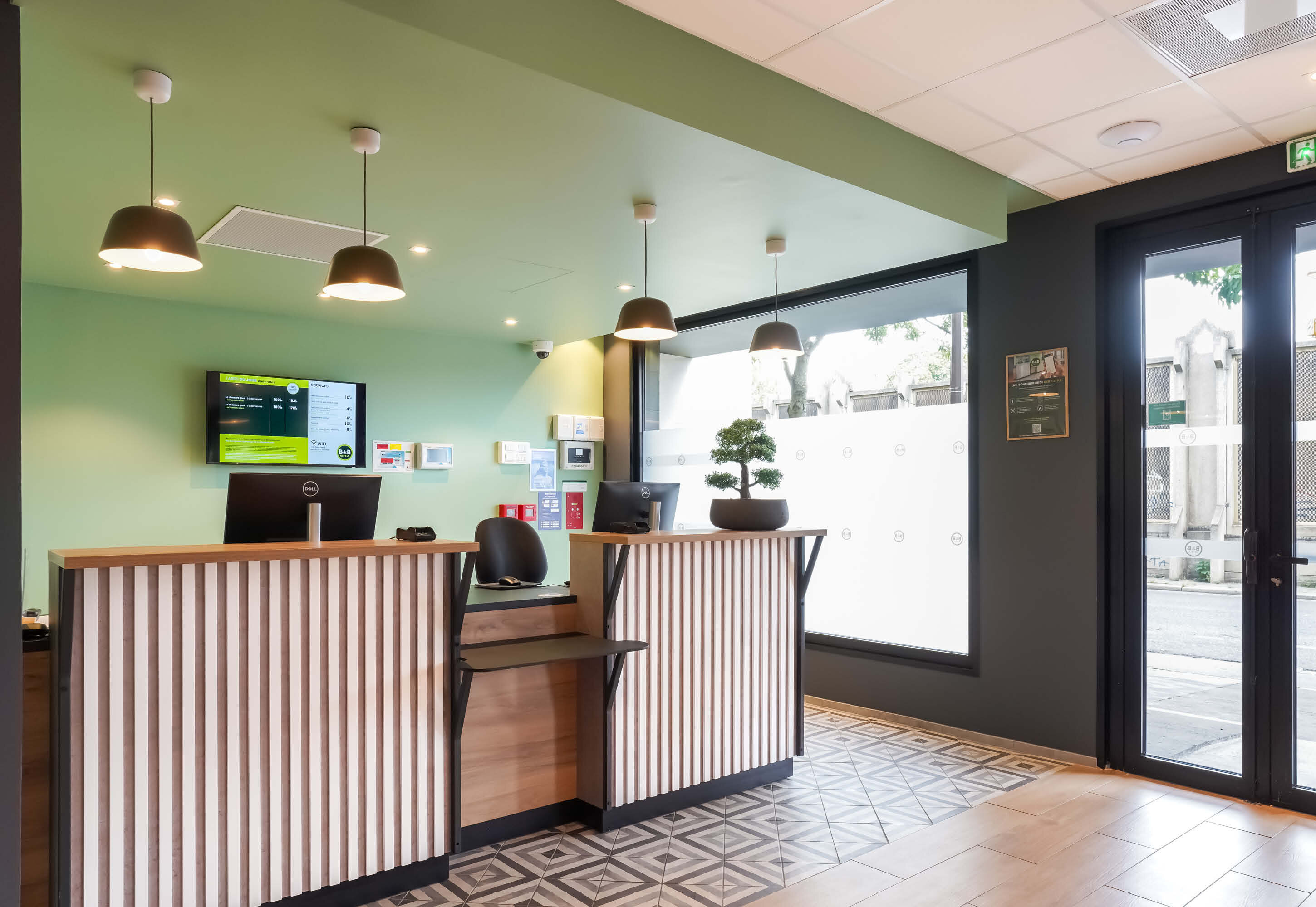 Css Reception B&B HOTEL Paris Porte d'Orléans : un séjour tout confort à deux pas de ...