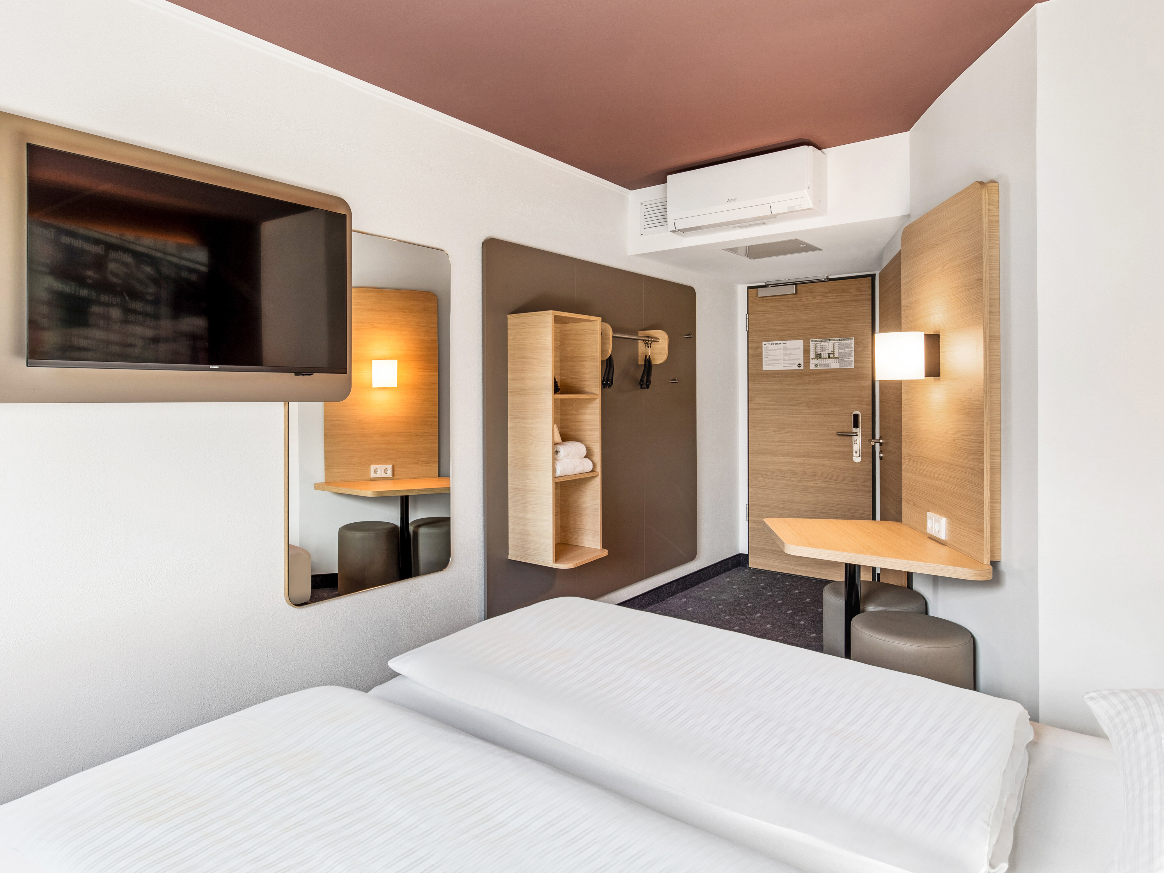 B & B Hotel Hamburg Airport www.hotel-bb.com